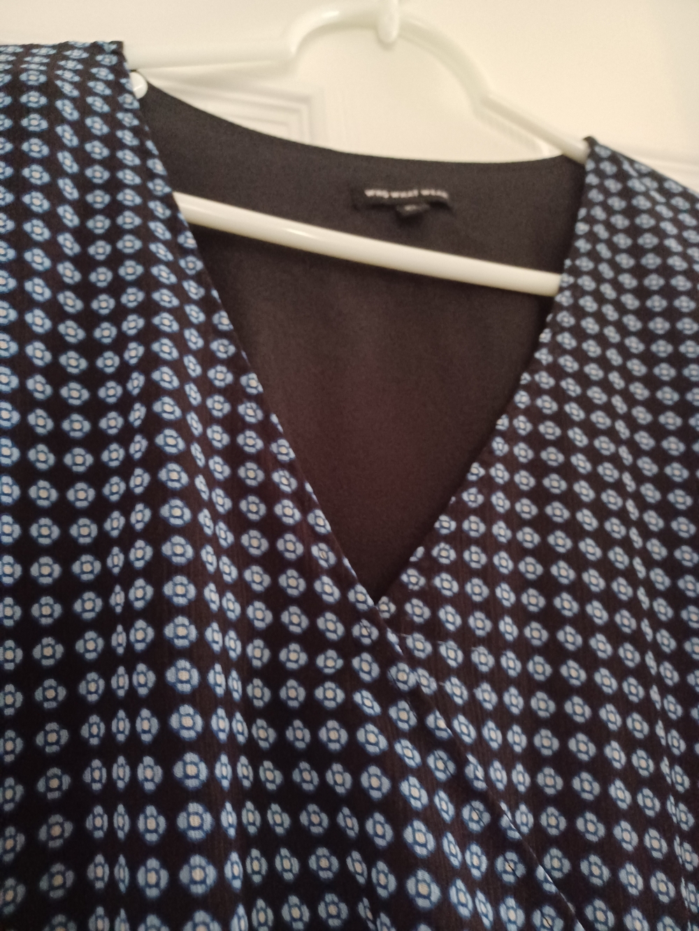 Who Whar Wear Womens Size XL Blue Patterned Long Sleeve V-Neck Smocked Dress - Picture 5 of 7